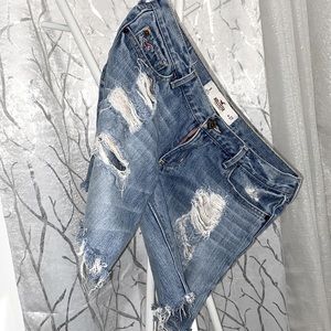 🦅 Hollister distressed Jean Shorts